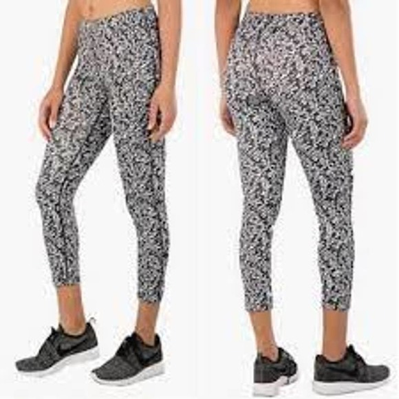 Nike Pants - Nike dri fit women's essential pronto running crop S